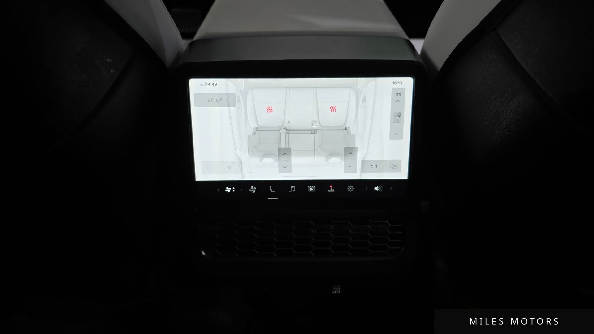 Tesla Model Y 2025 — миниатюра 25
