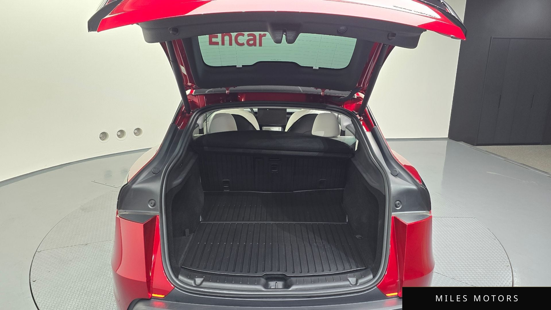 Tesla Model Y 2025 — миниатюра 26