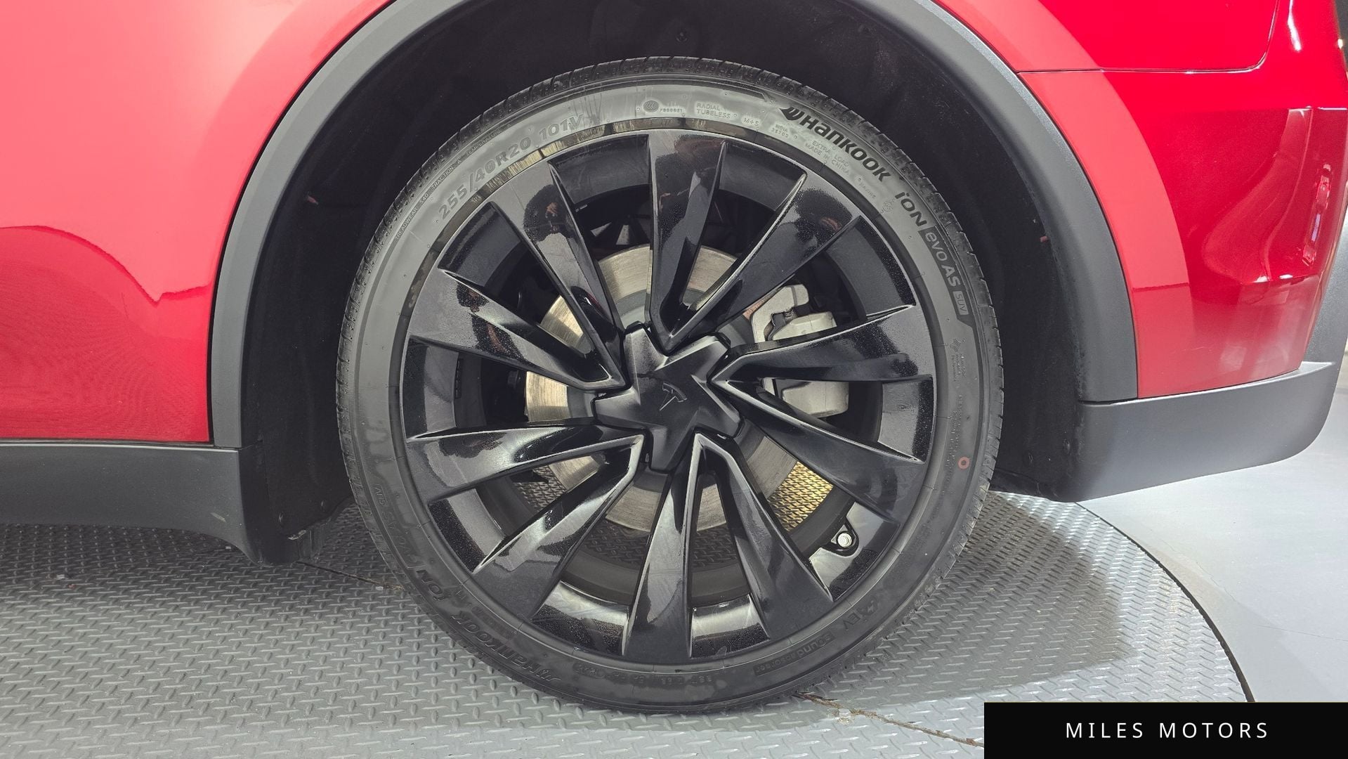 Tesla Model Y 2025 — миниатюра 7