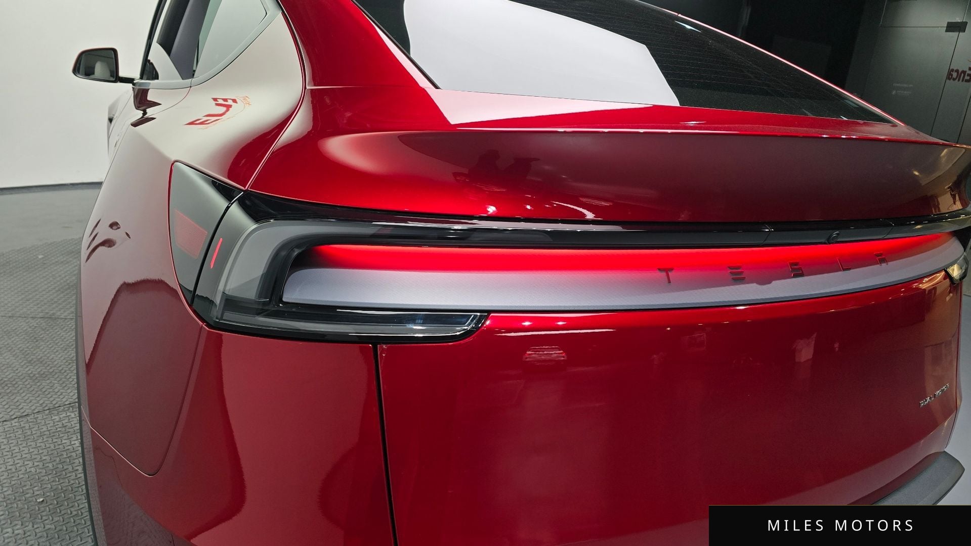 Tesla Model Y 2025 — миниатюра 9