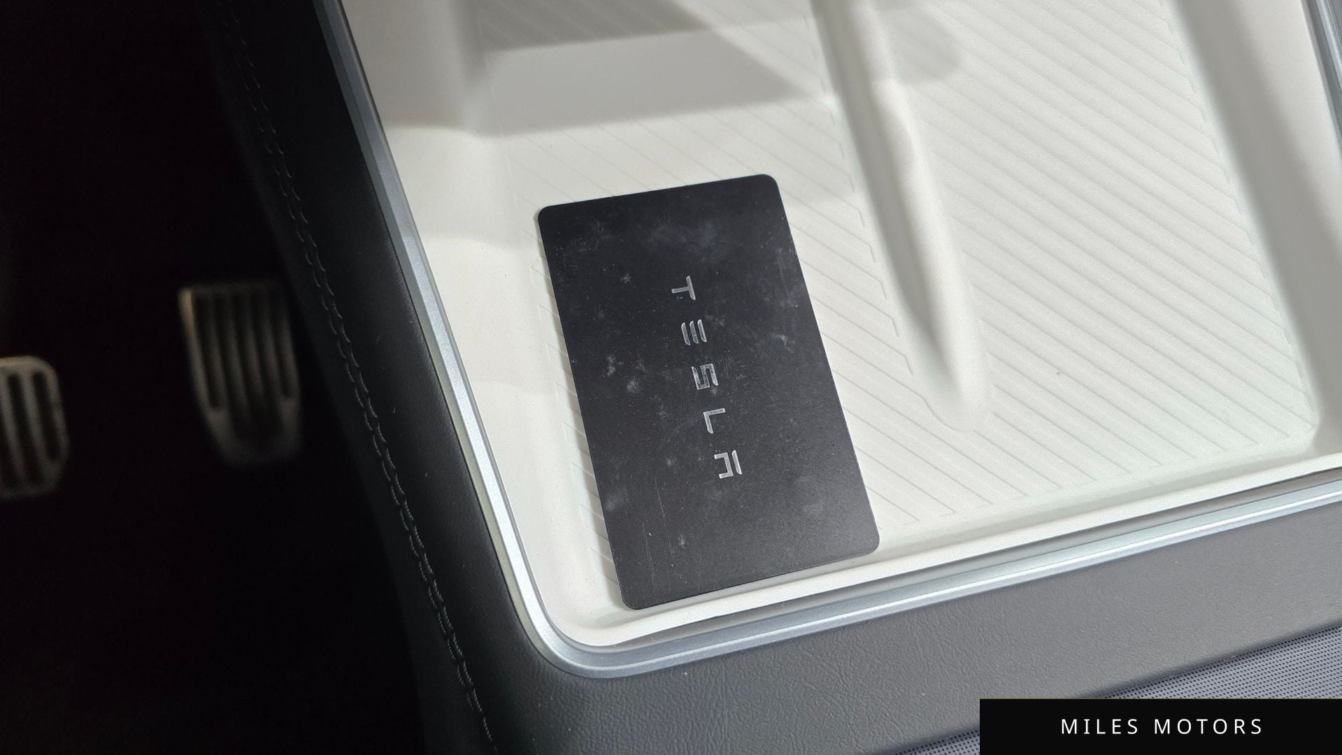 Tesla Model Y 2025 — миниатюра 27