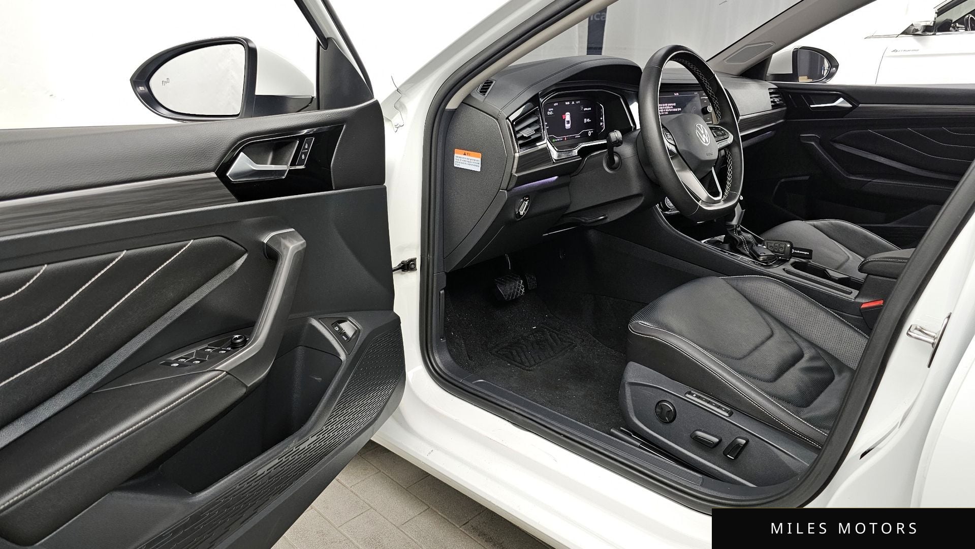 Volkswagen Jetta 2023 — миниатюра 13