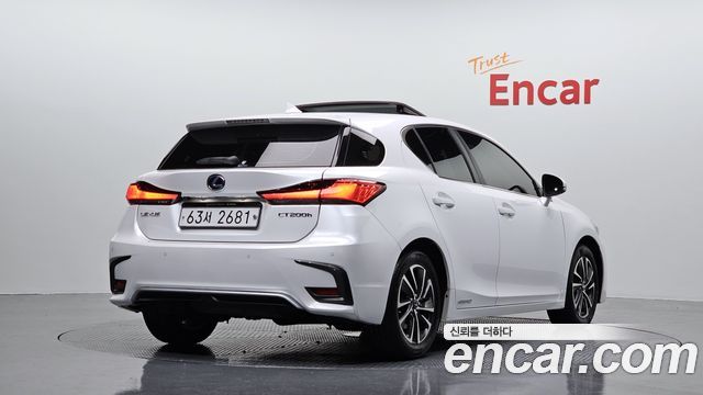 Лексус CT200h 2018 — миниатюра 2