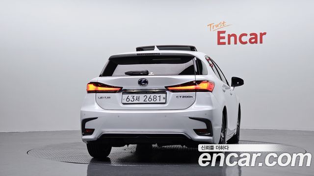 Лексус CT200h 2018 — миниатюра 4