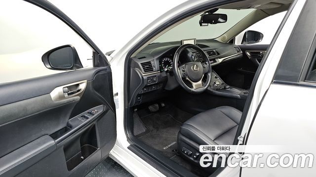Лексус CT200h 2018 — миниатюра 13