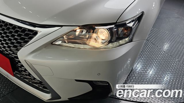 Лексус CT200h 2018 — миниатюра 8