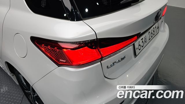 Лексус CT200h 2018 — миниатюра 9