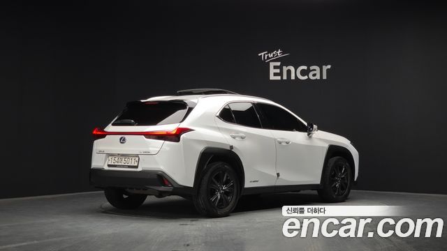 Лексус UX250h 2020 — миниатюра 2