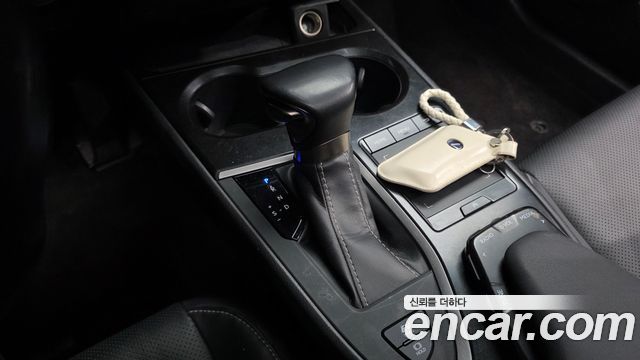 Лексус UX250h 2020 — миниатюра 9