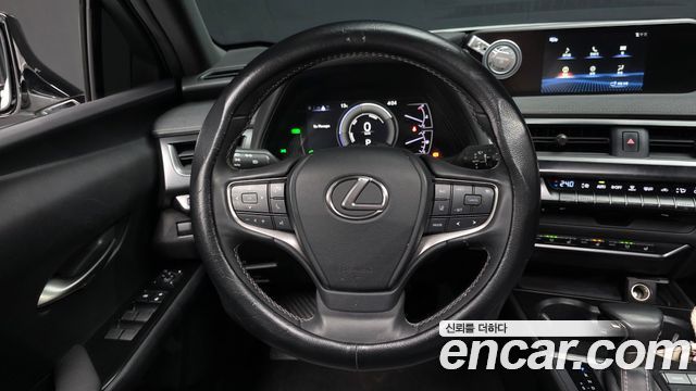Лексус UX250h 2020 — миниатюра 13