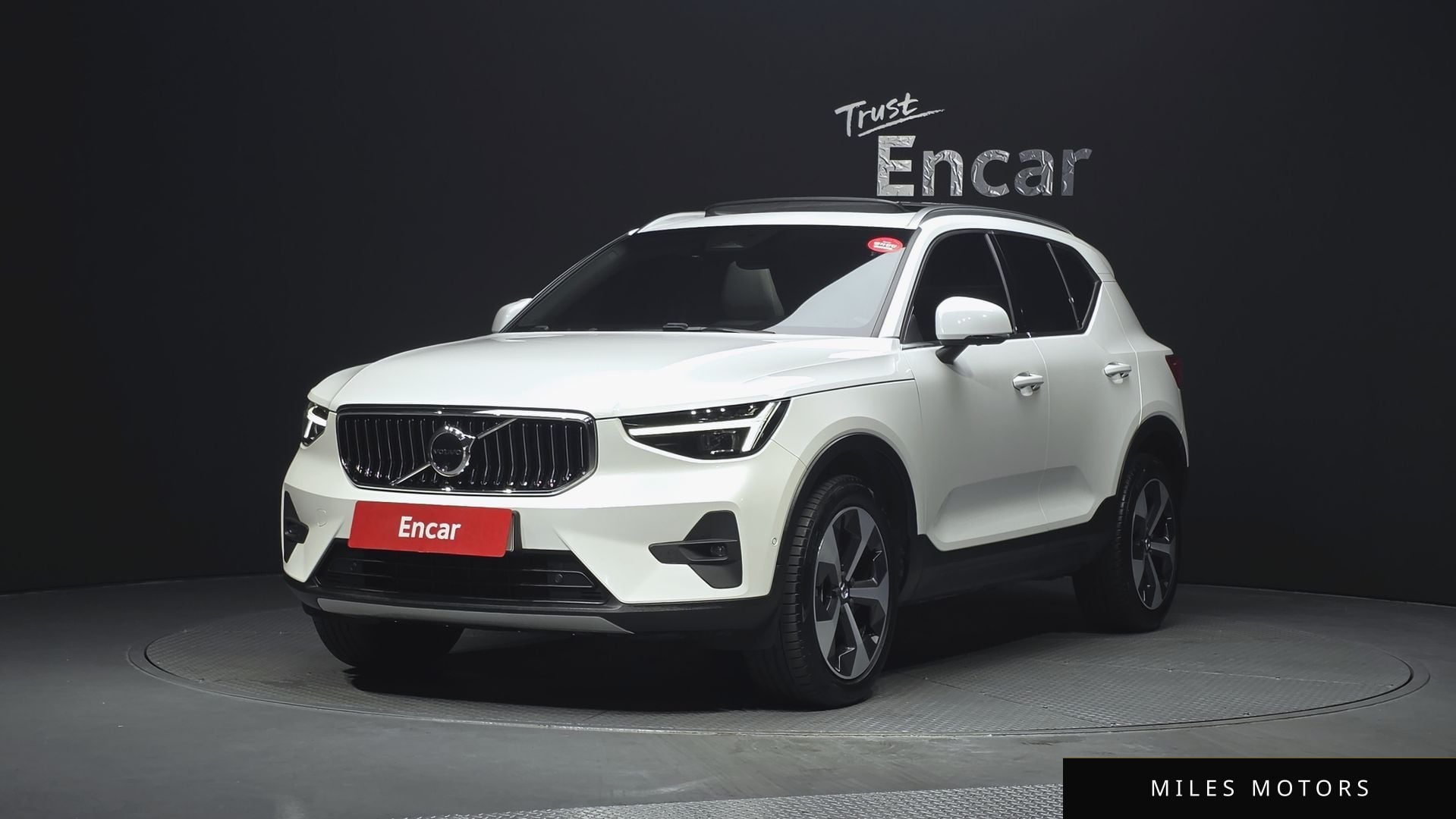 Volvo XC40 2024 — фото 1 из 12