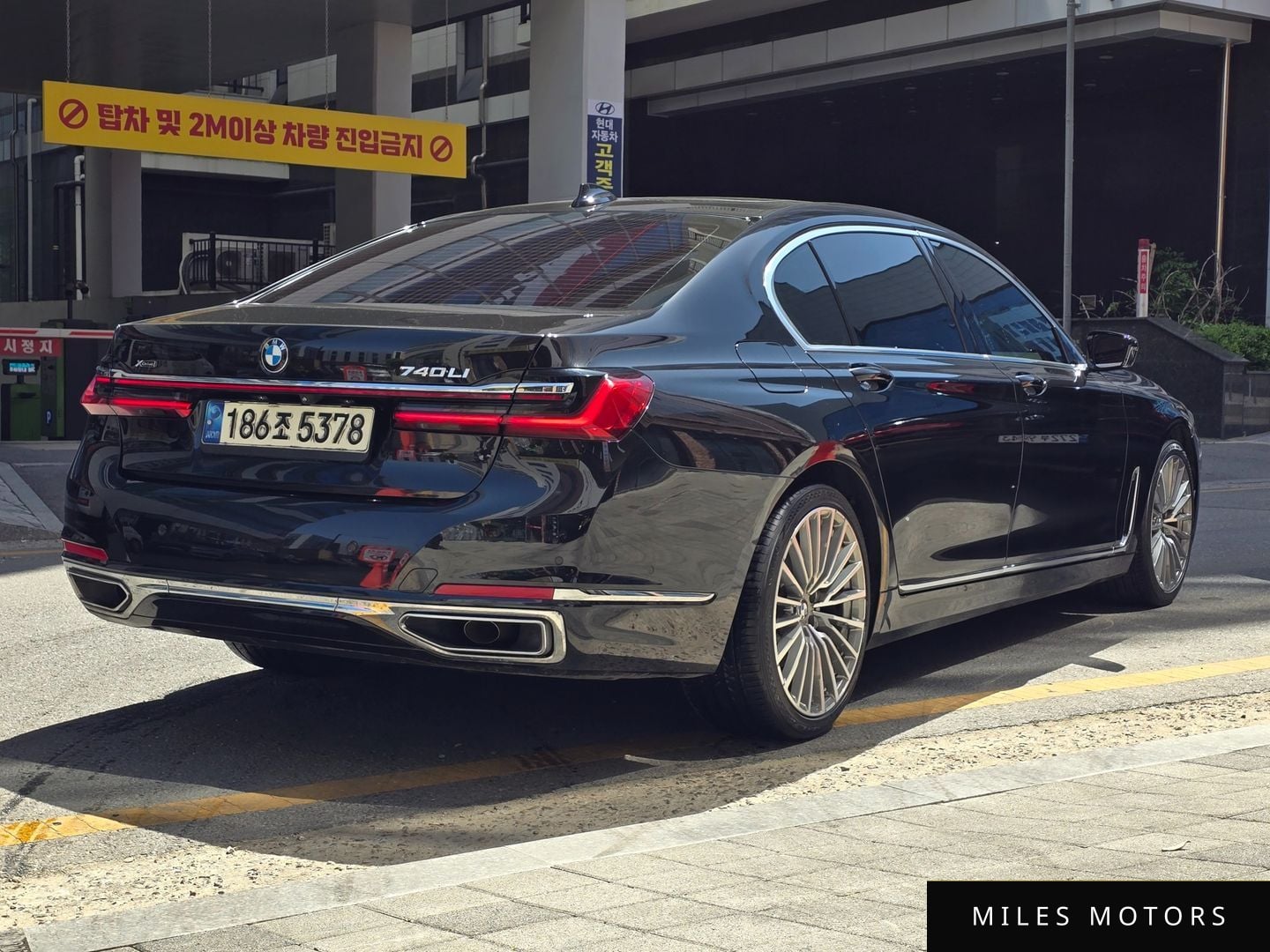 BMW 7 Series (G11) 2021 — миниатюра 2