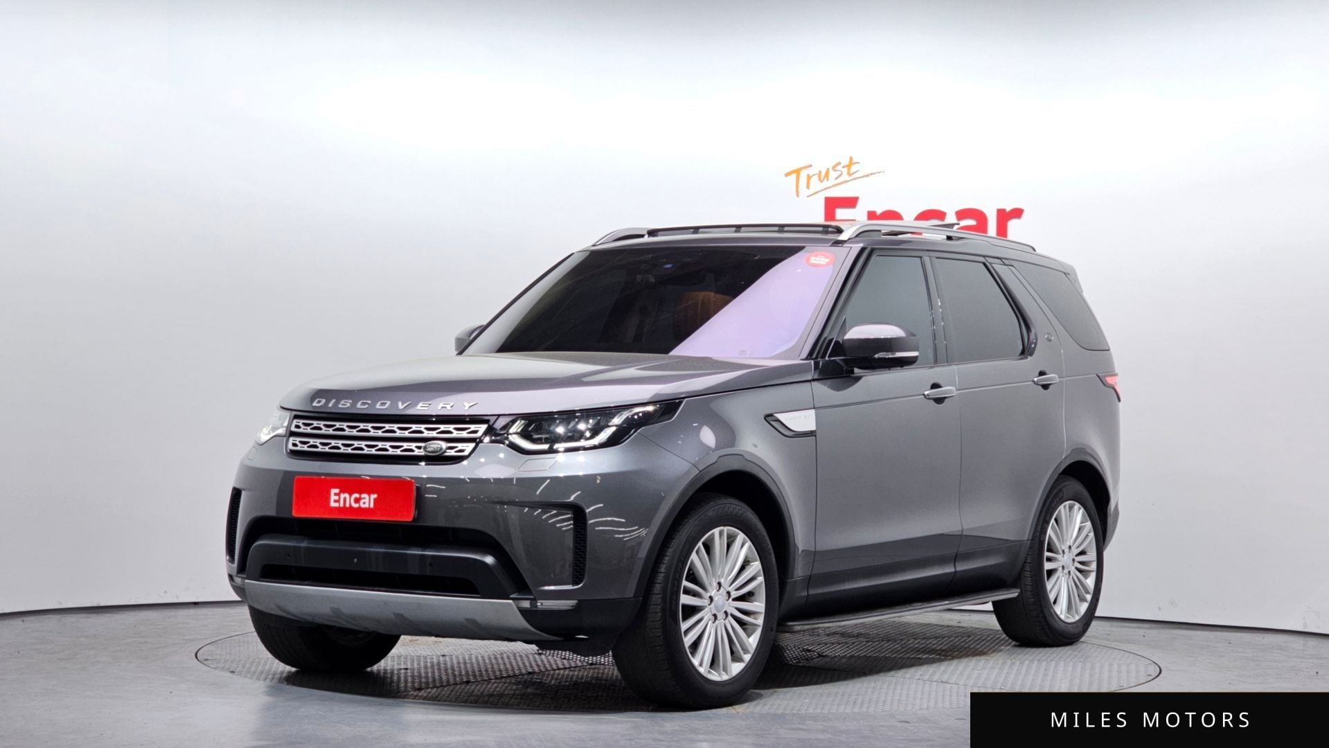 Land Rover Discovery 2017 — фото 1 из 12