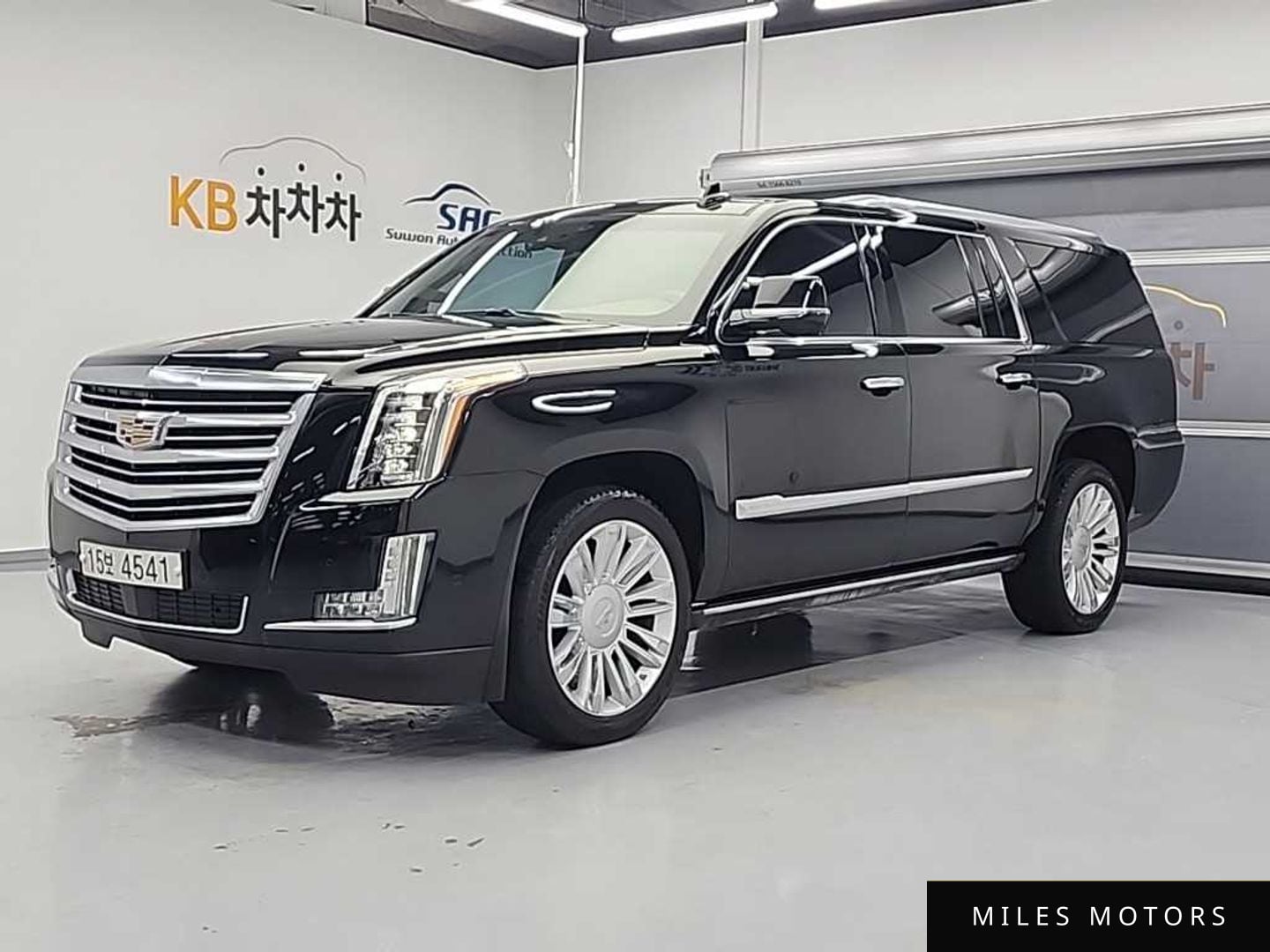 Cadillac Escalade 2017 — фото 1 из 12