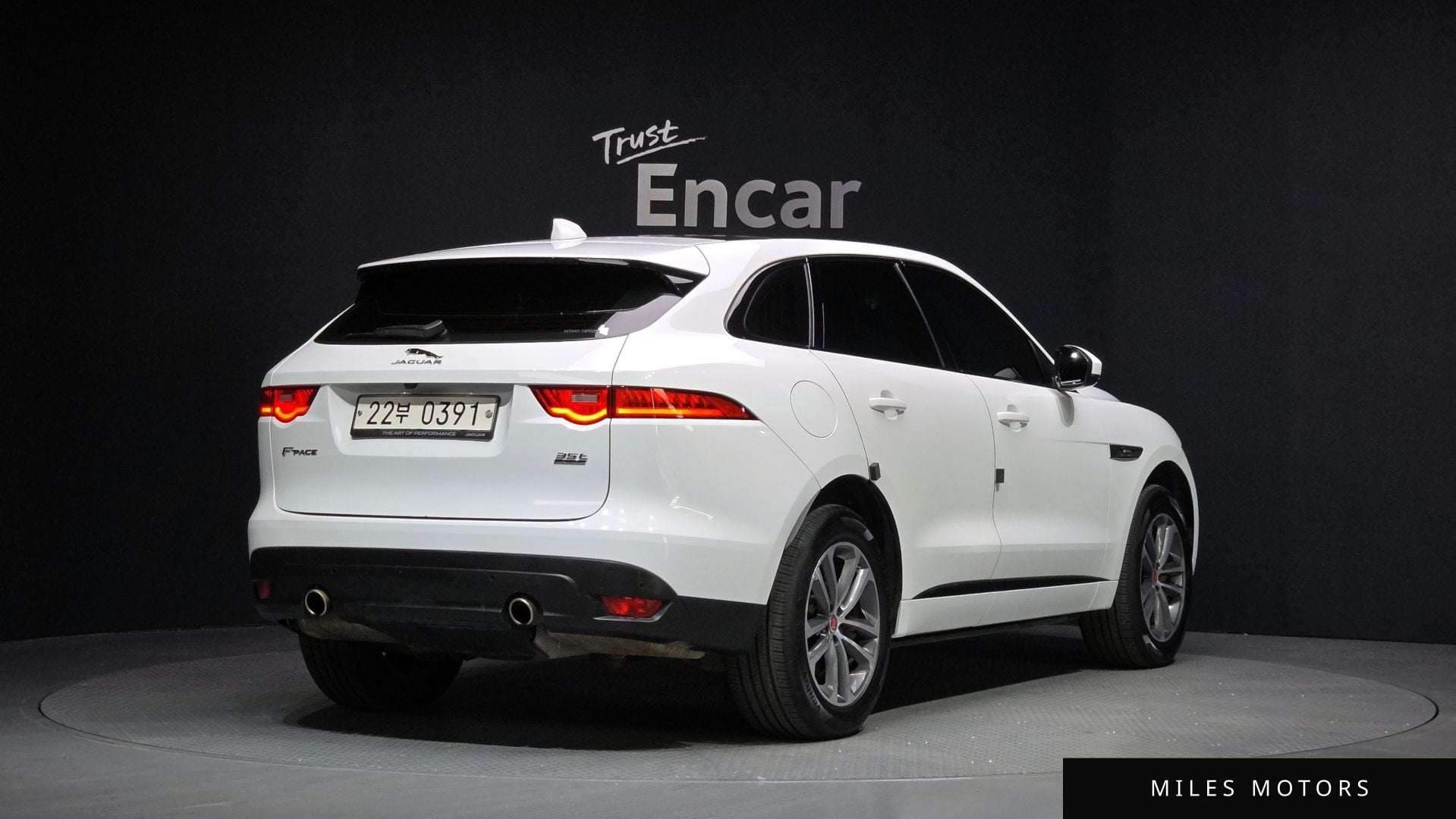 Jaguar F-PACE 2017 — миниатюра 2