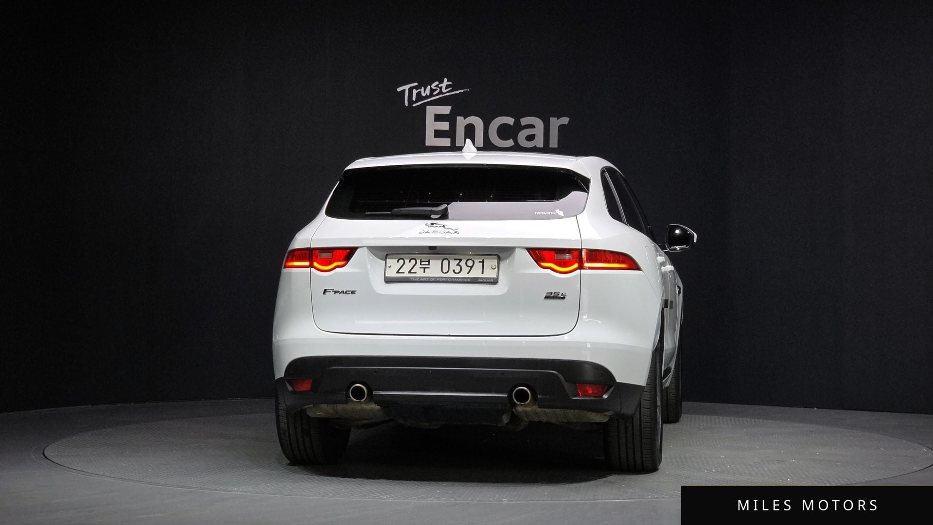 Jaguar F-PACE 2017 — миниатюра 4