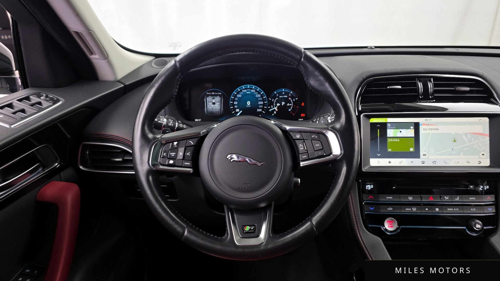 Jaguar F-PACE 2017 — миниатюра 12