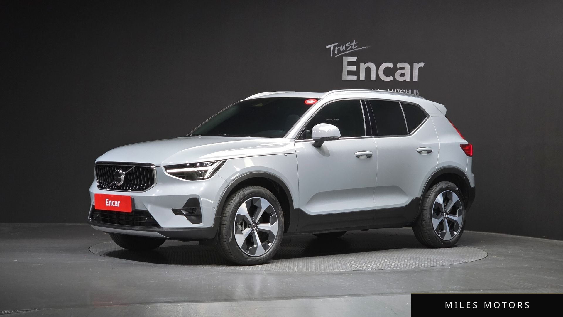 Volvo XC40 2024 — фото 1 из 12