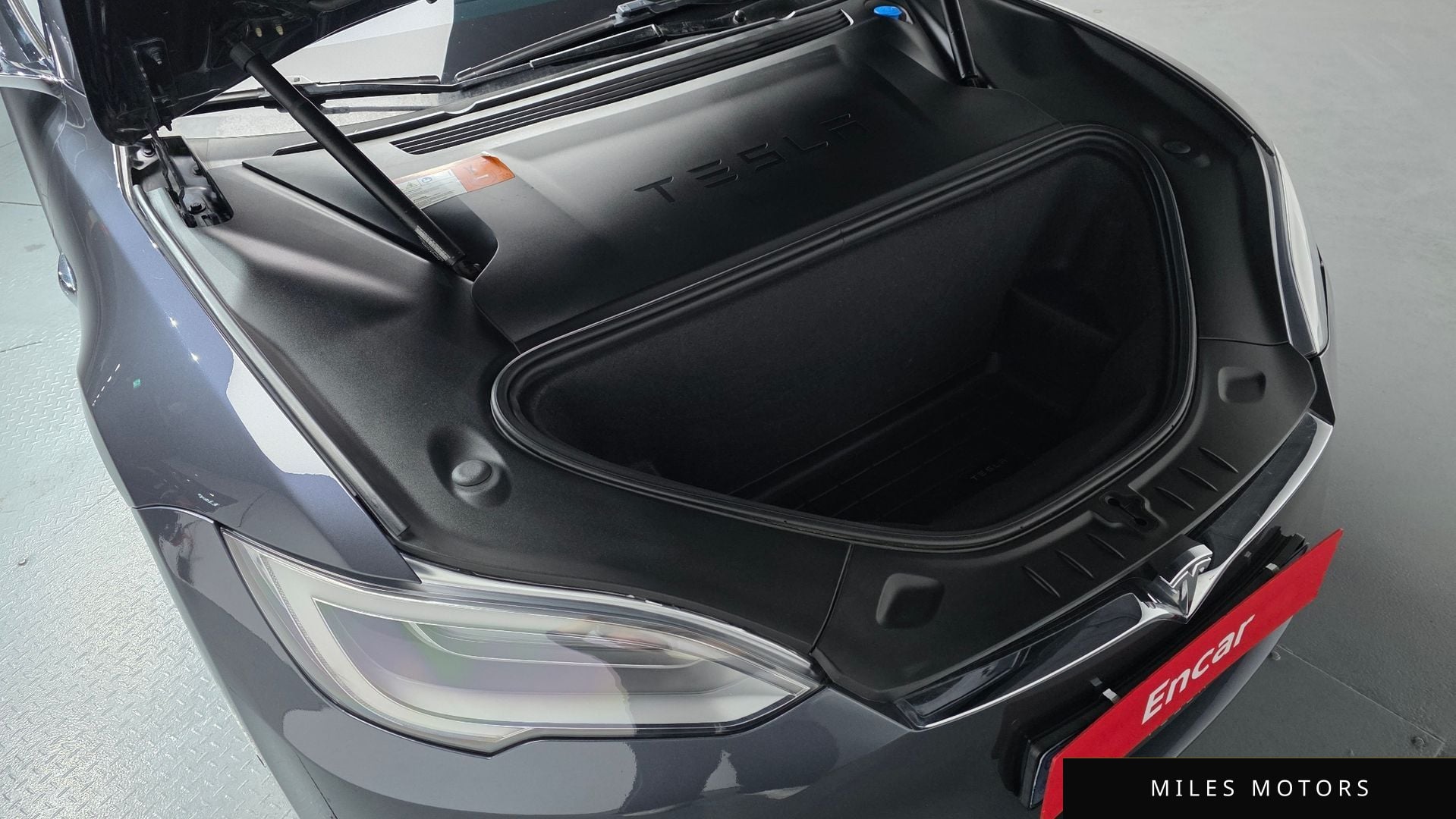 Tesla Model S 2018 — миниатюра 6