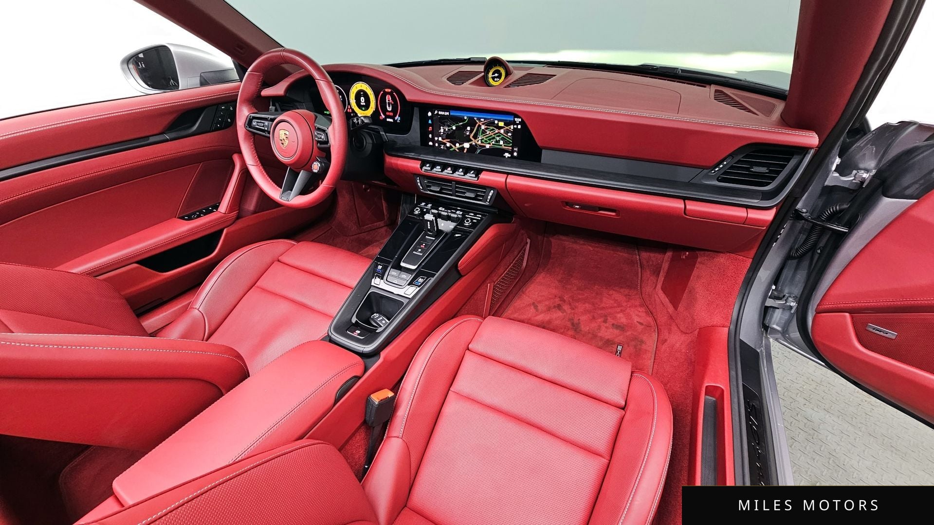 Porsche 911 (992) 2025 — миниатюра 10