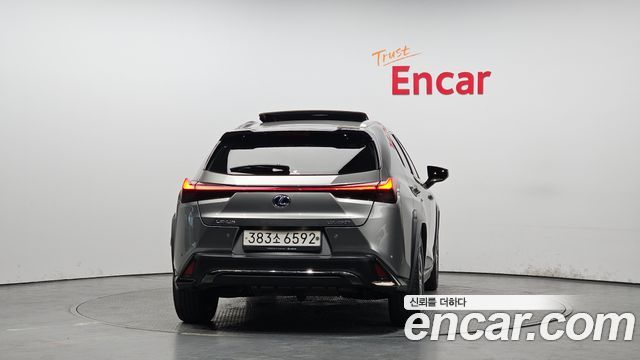 Лексус UX250h 2021 — миниатюра 4