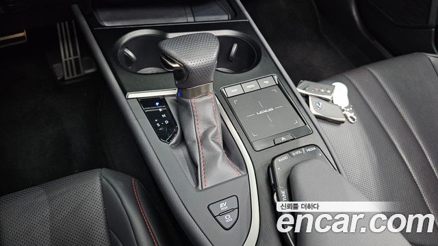 Лексус UX250h 2021 — миниатюра 9