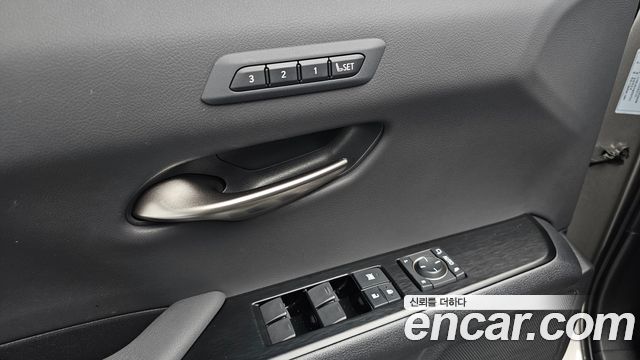Лексус UX250h 2021 — миниатюра 17