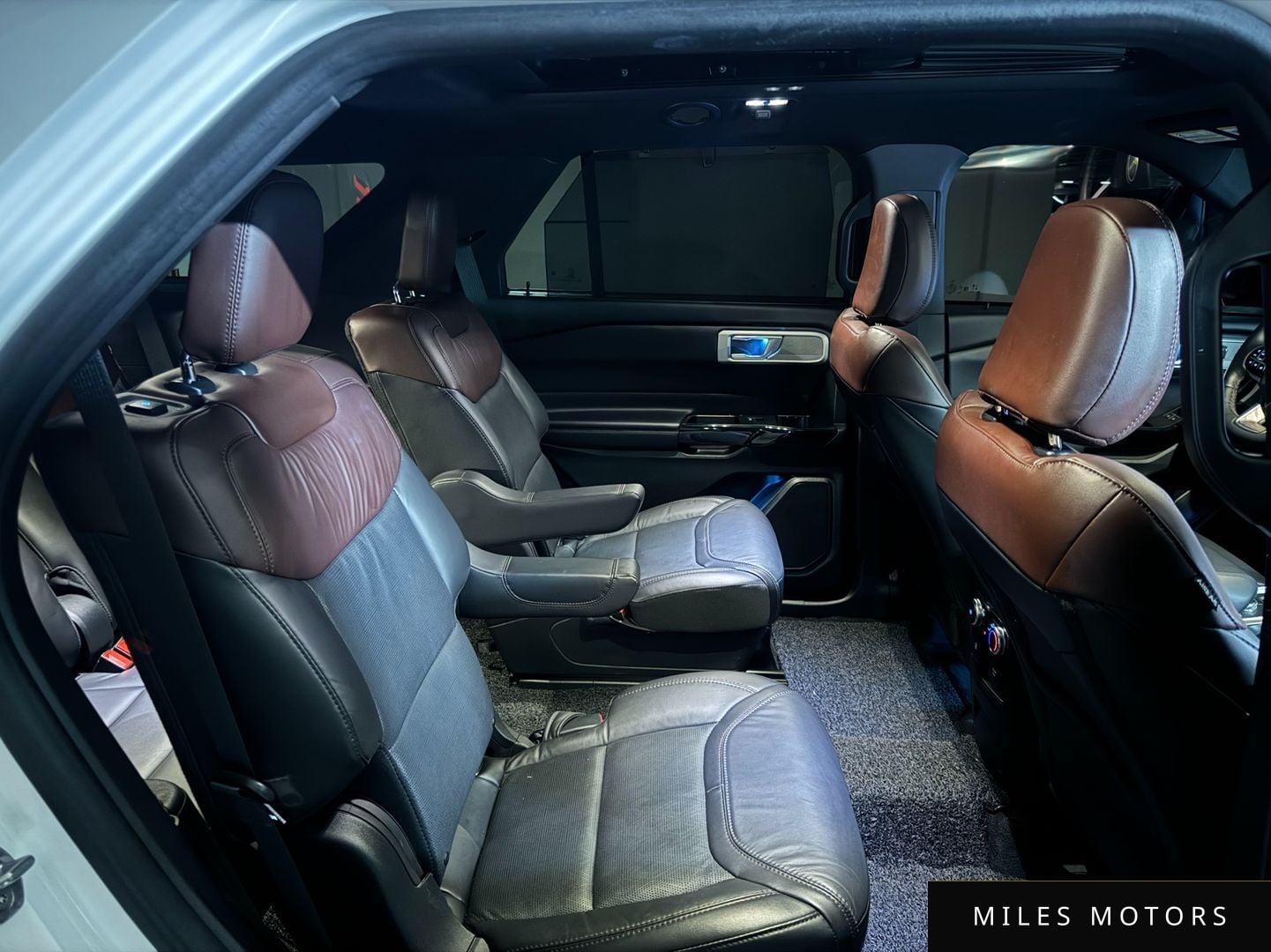 Ford Explorer 2022 — миниатюра 8