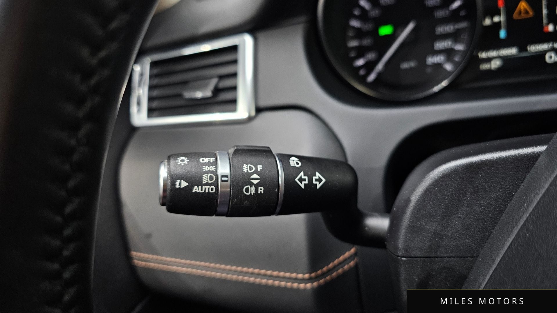 Land Rover Discovery Sport 2016 — миниатюра 16