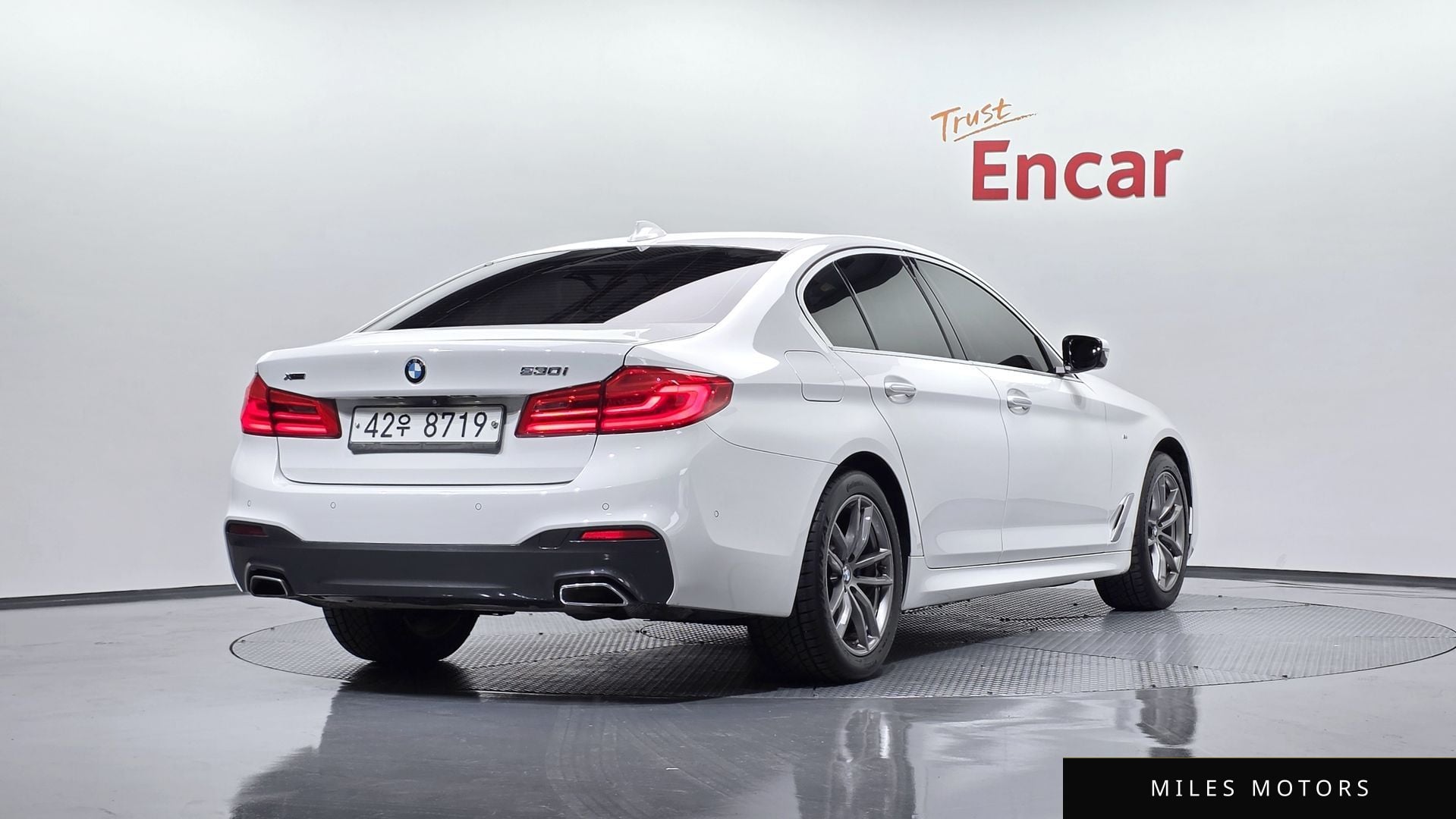 BMW 5 Series (G30) 2018 — фото 1 из 12