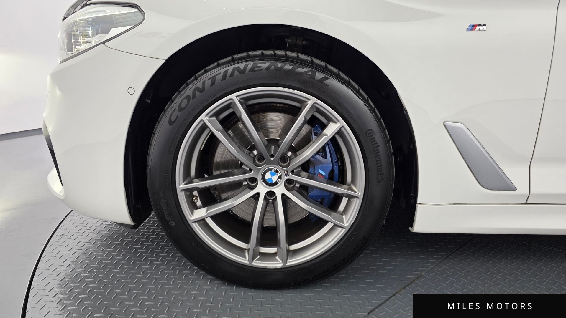 BMW 5 Series (G30) 2018 — миниатюра 4