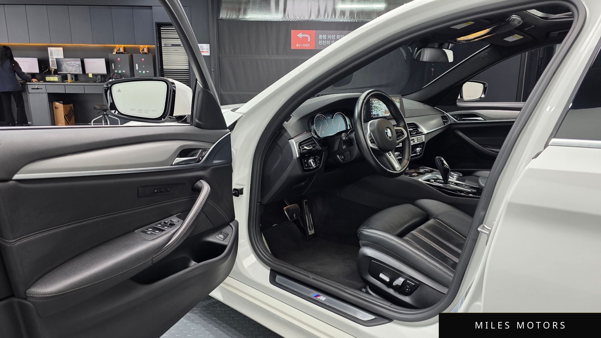 BMW 5 Series (G30) 2018 — миниатюра 12