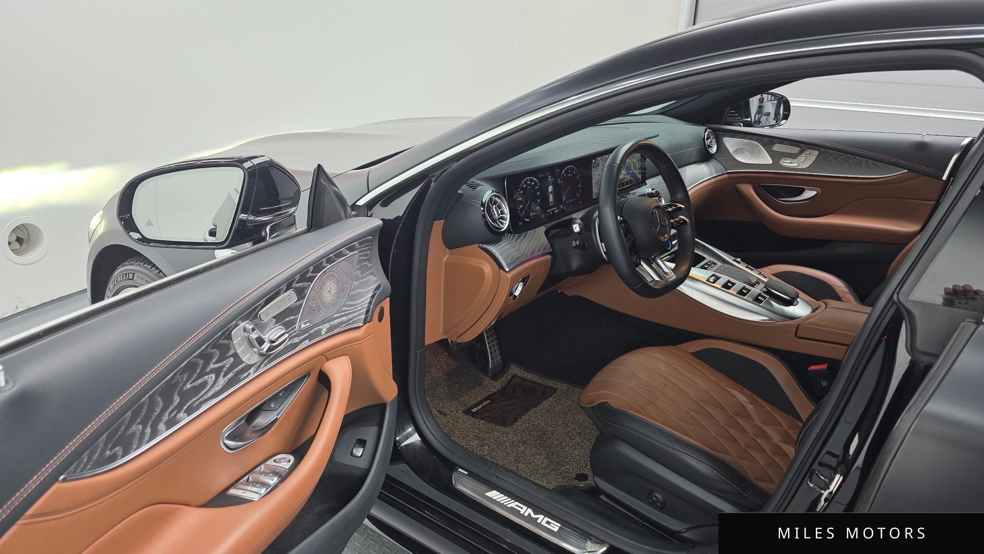Mercedes-Benz AMG GT 2023 — миниатюра 10