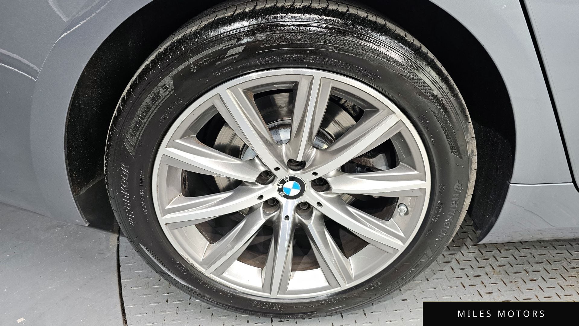 BMW 5 Series (G30) 2018 — миниатюра 5