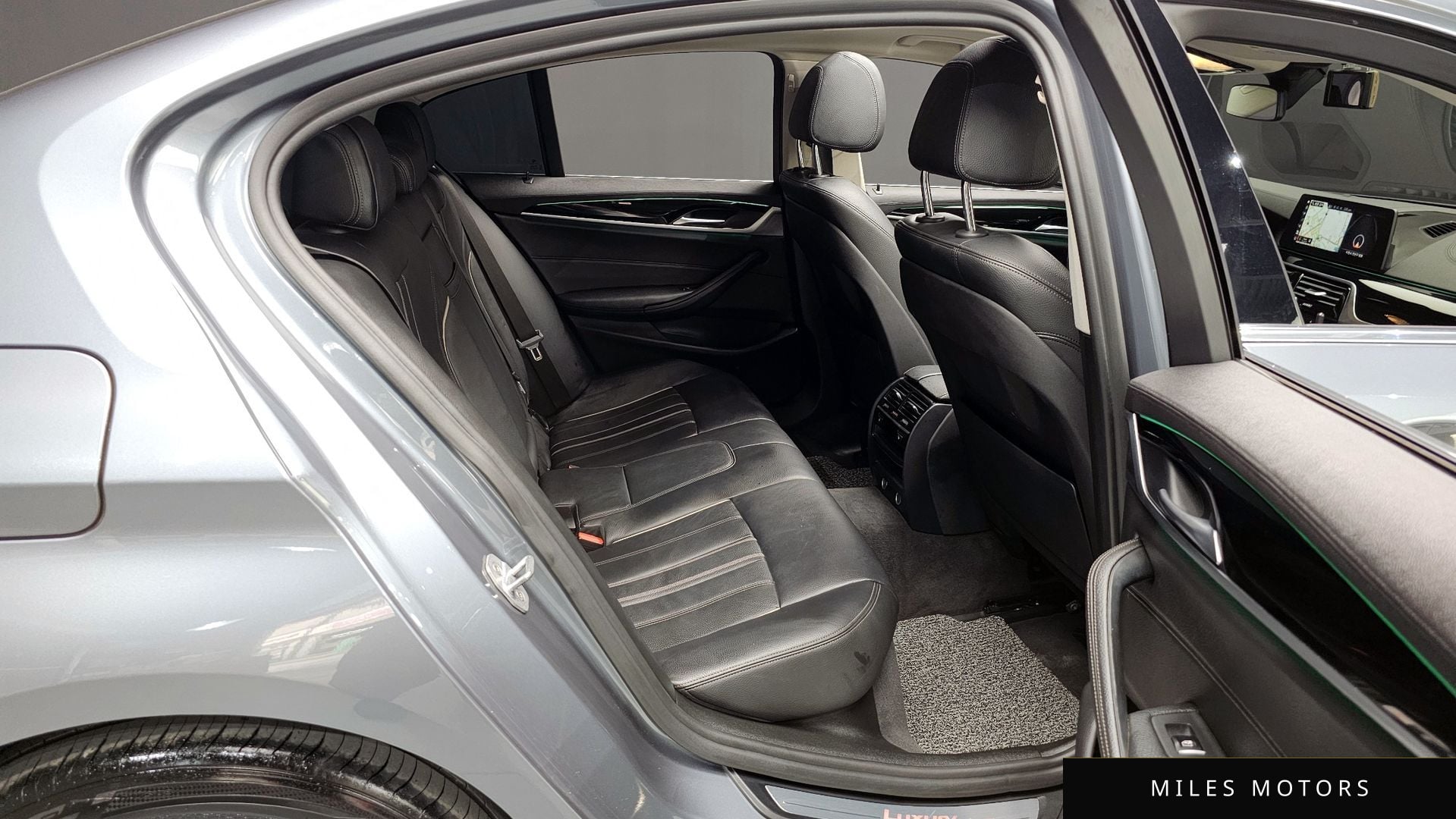 BMW 5 Series (G30) 2018 — миниатюра 11