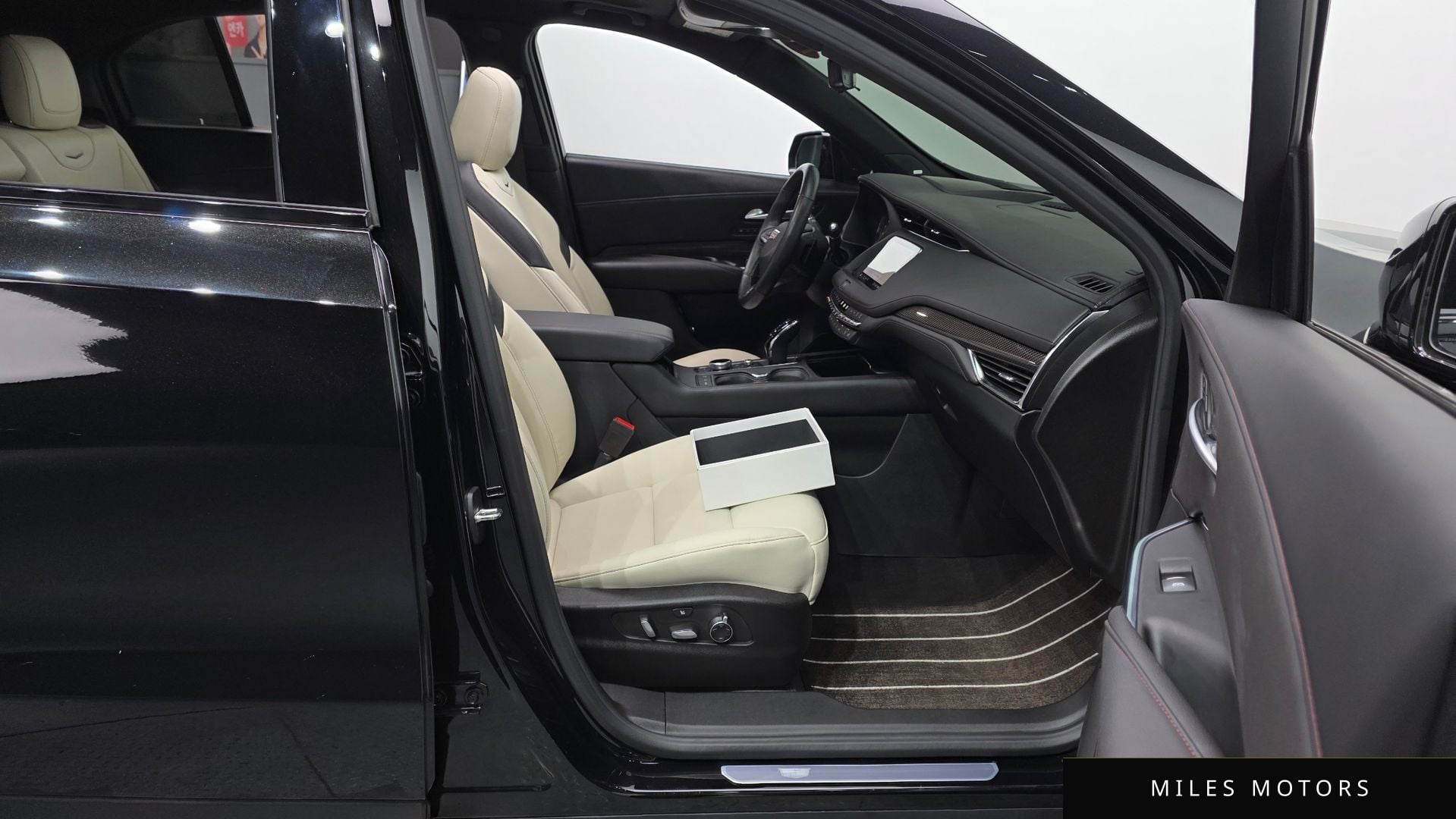 Cadillac XT4 2023 — миниатюра 18