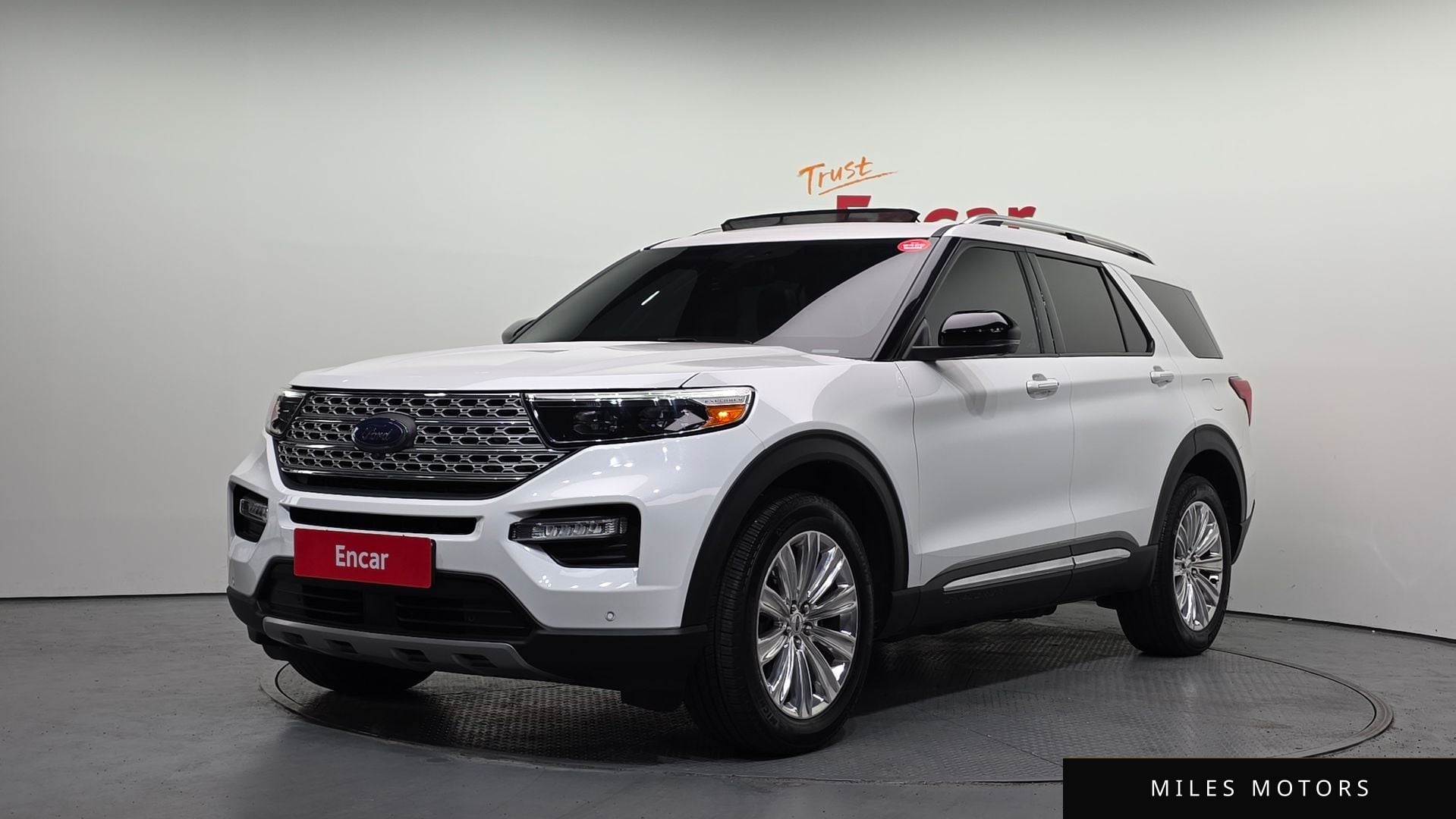 Ford Explorer 2023 — фото 1 из 12