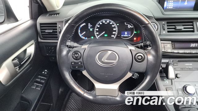Лексус CT200h 2017 — миниатюра 16