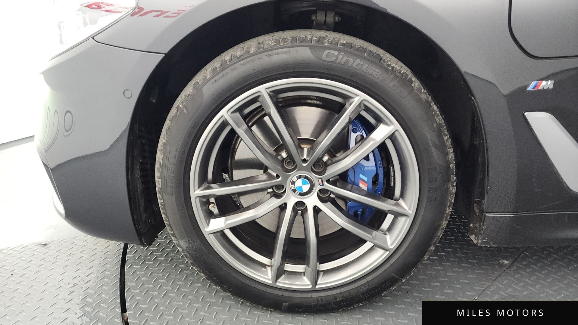 BMW 5 Series (G30) 2020 — миниатюра 5