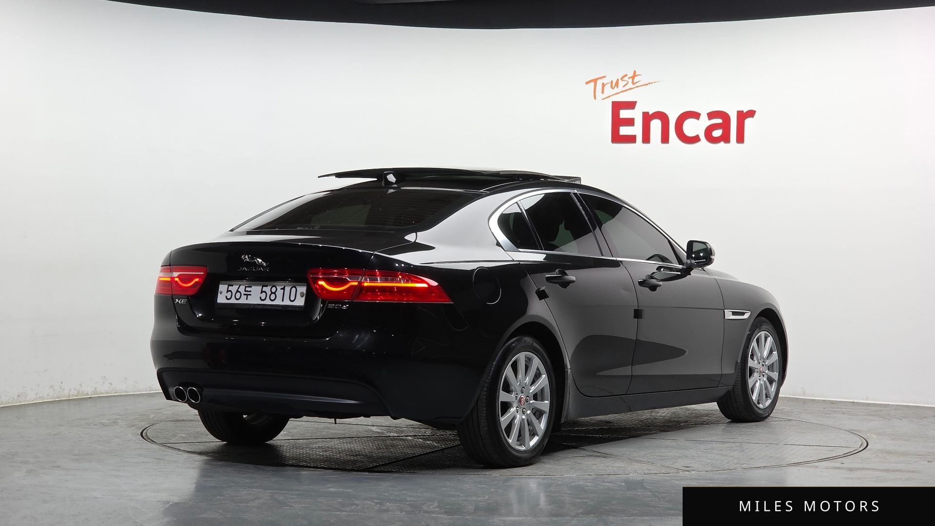 Jaguar XE 2018 — миниатюра 2