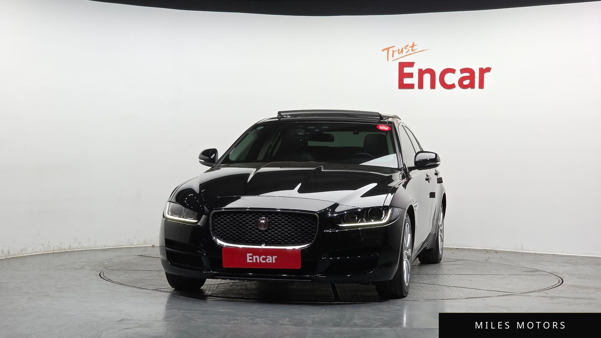 Jaguar XE 2018 — миниатюра 3