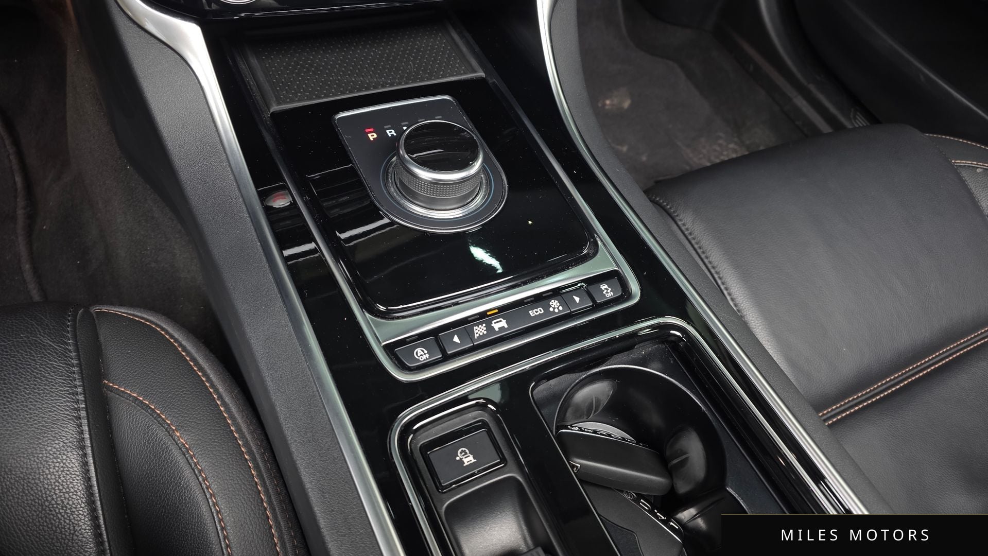 Jaguar XE 2018 — миниатюра 12