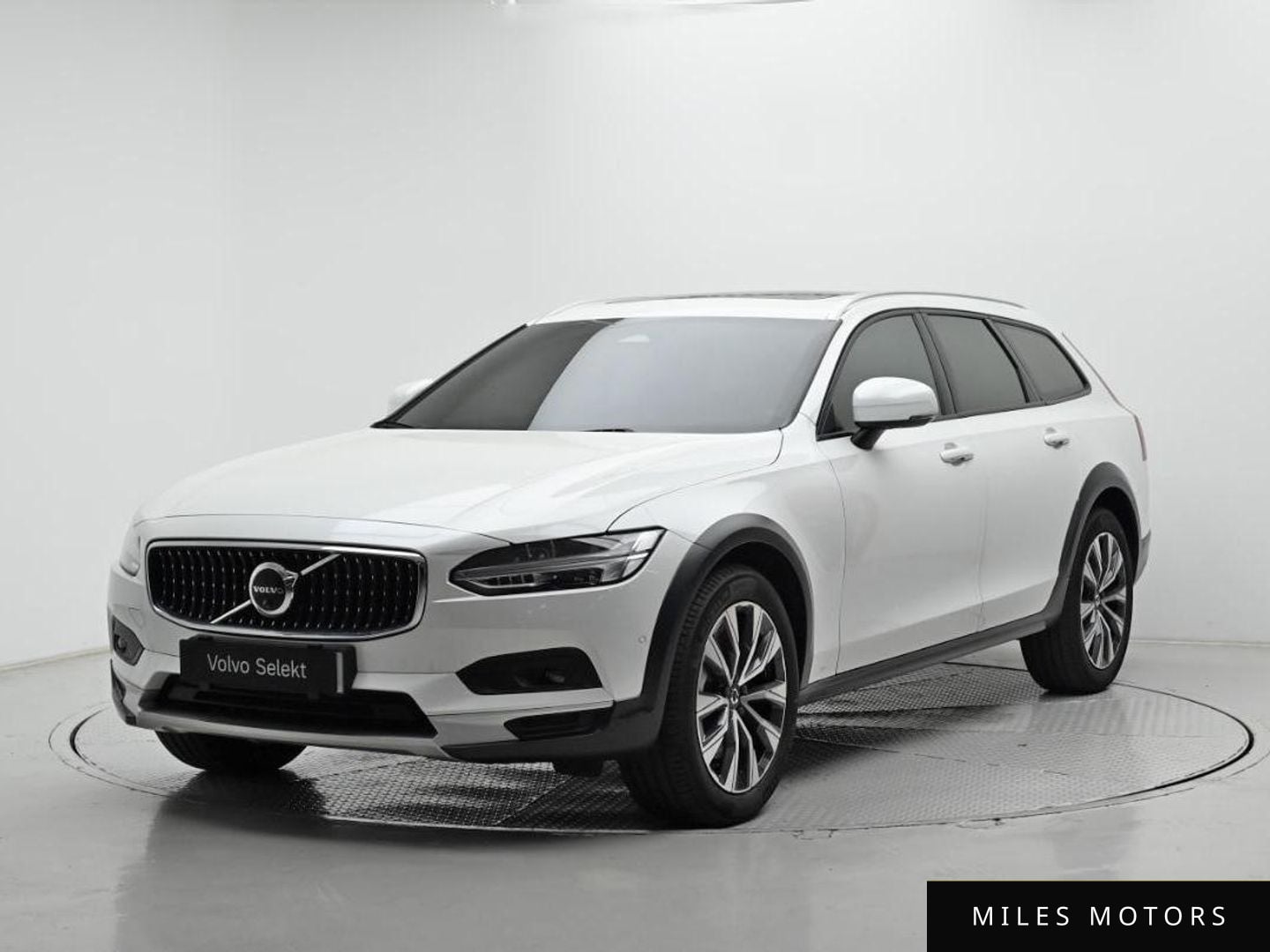 Volvo V90 2024 — фото 1 из 12