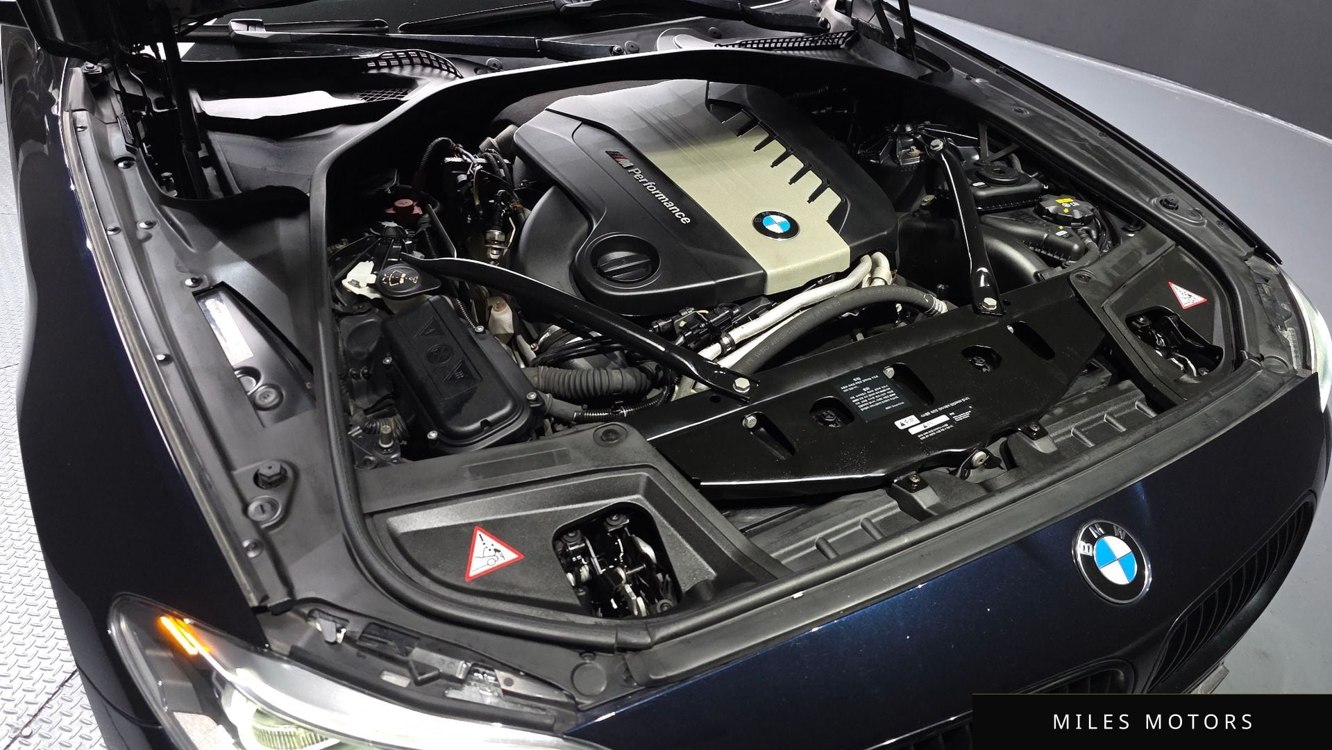 BMW 5 Series (F10) 2015 — миниатюра 5