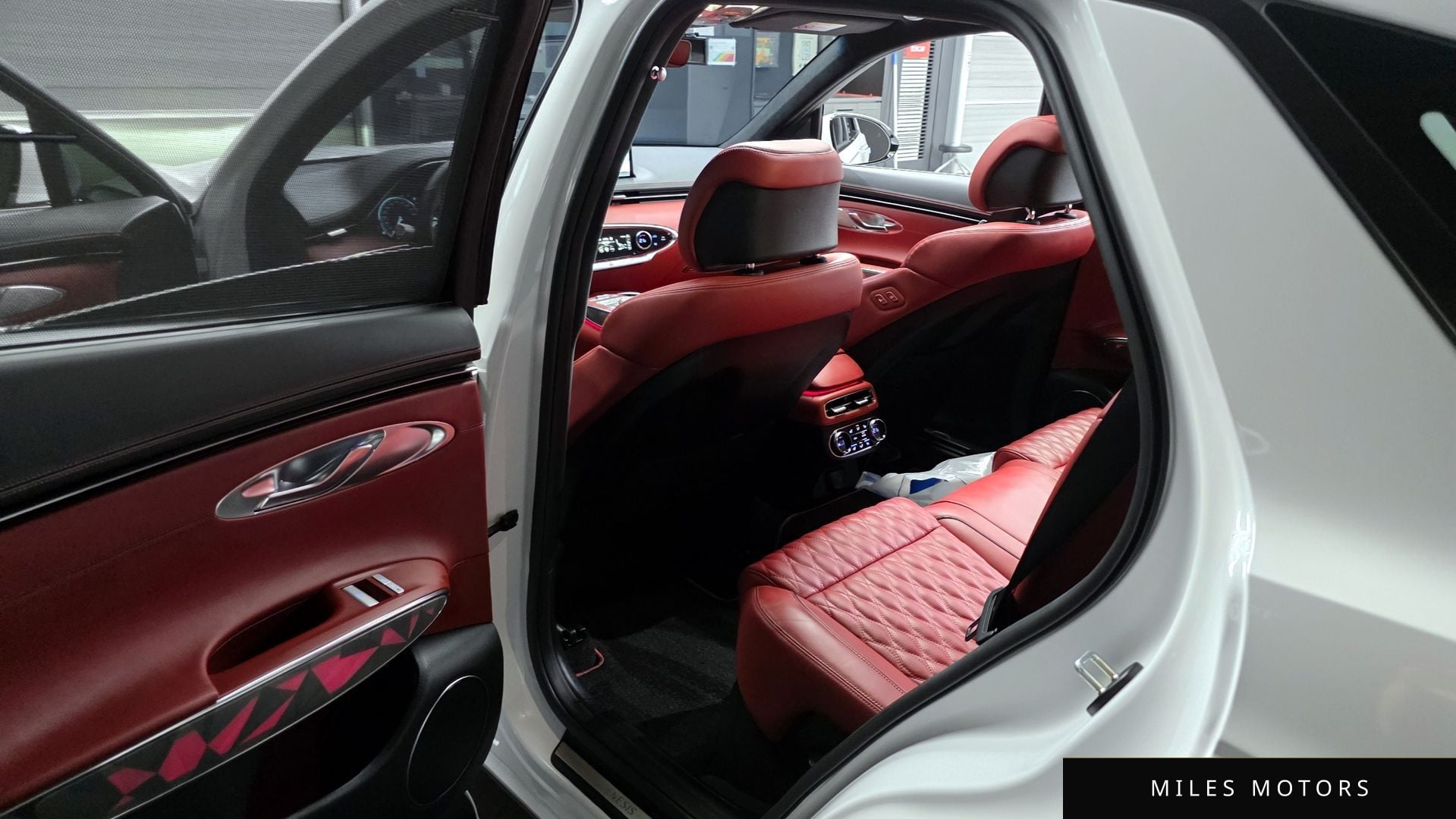 Genesis GV70 2023 — миниатюра 11