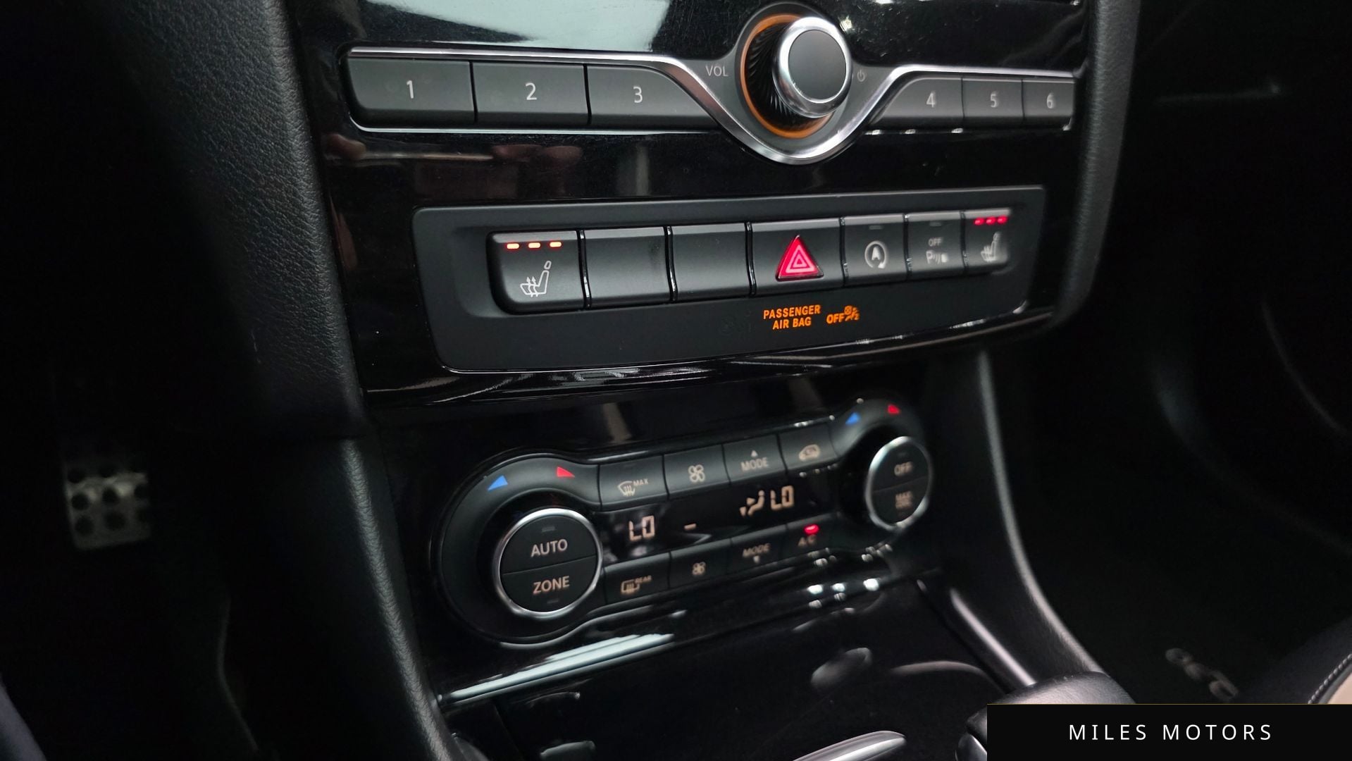 Infiniti Q30 2019 — миниатюра 31