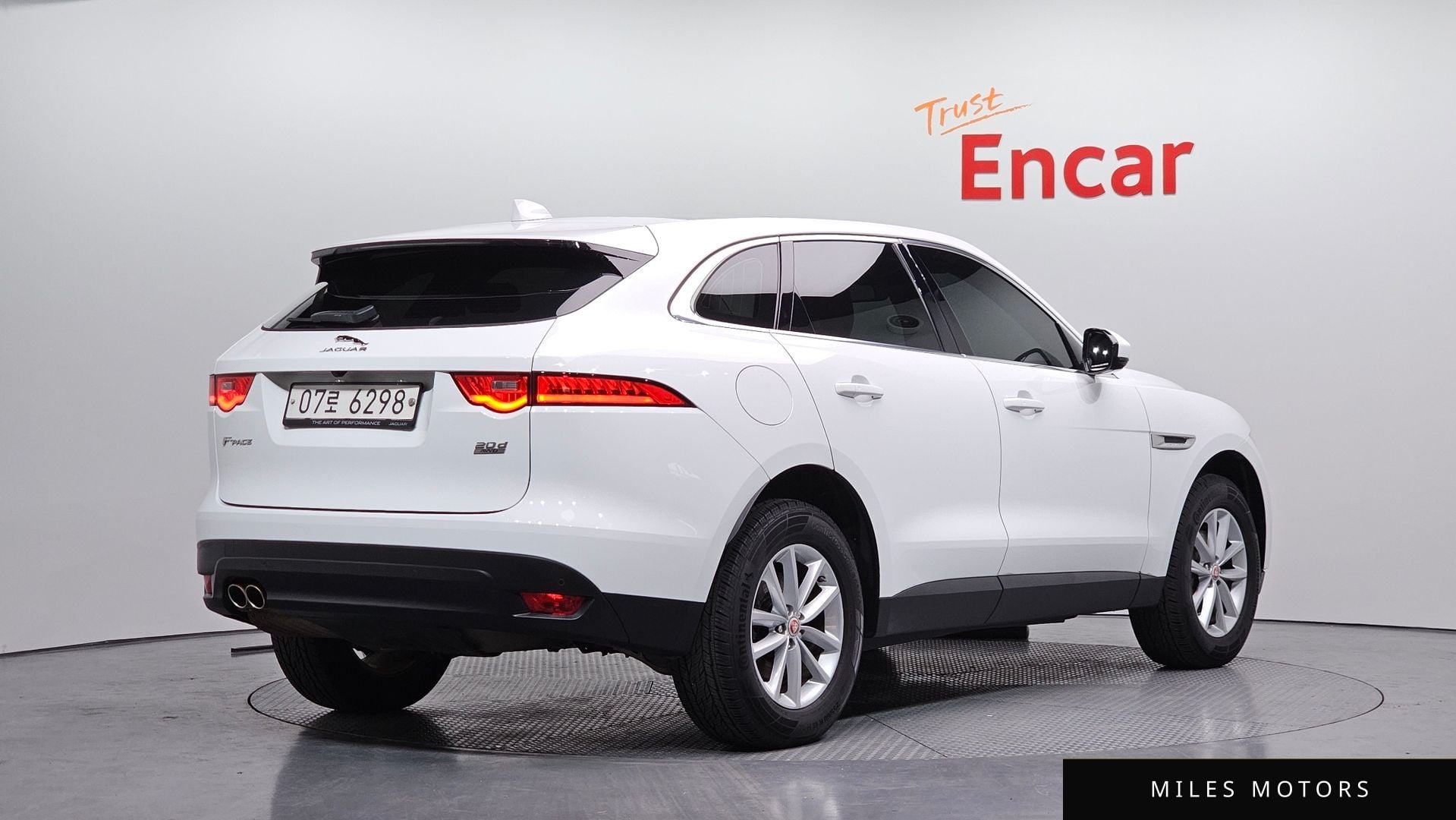 Jaguar F-PACE 2018 — миниатюра 2