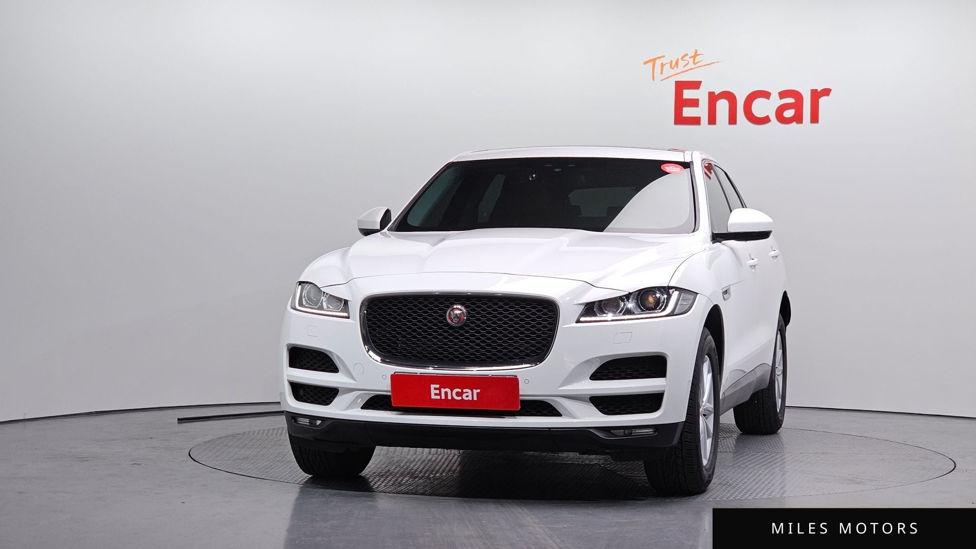 Jaguar F-PACE 2018 — миниатюра 3