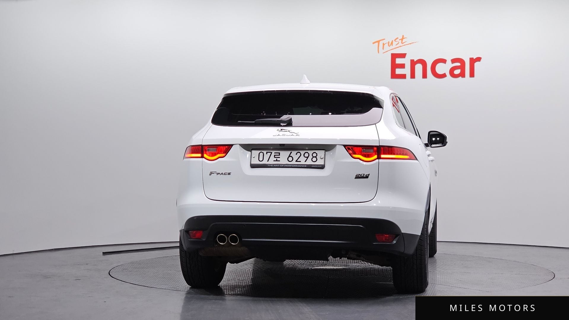 Jaguar F-PACE 2018 — миниатюра 4