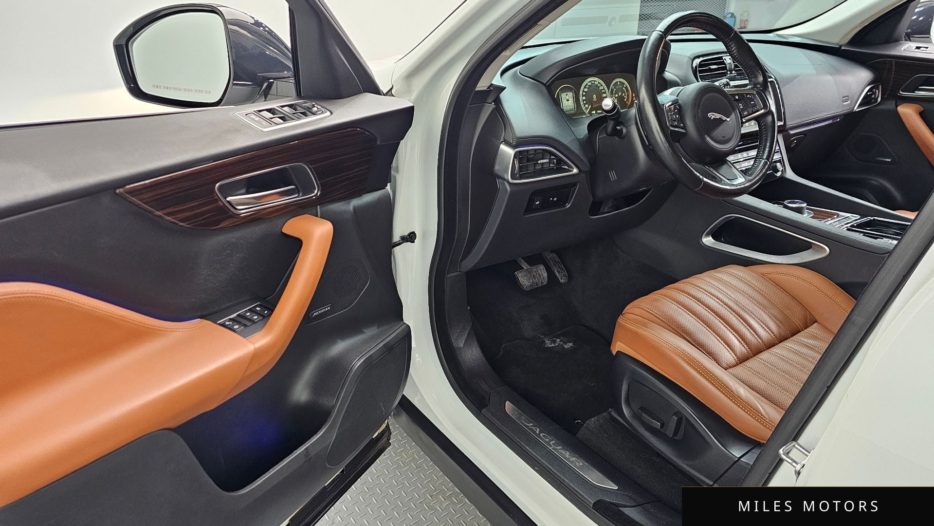 Jaguar F-PACE 2018 — миниатюра 13
